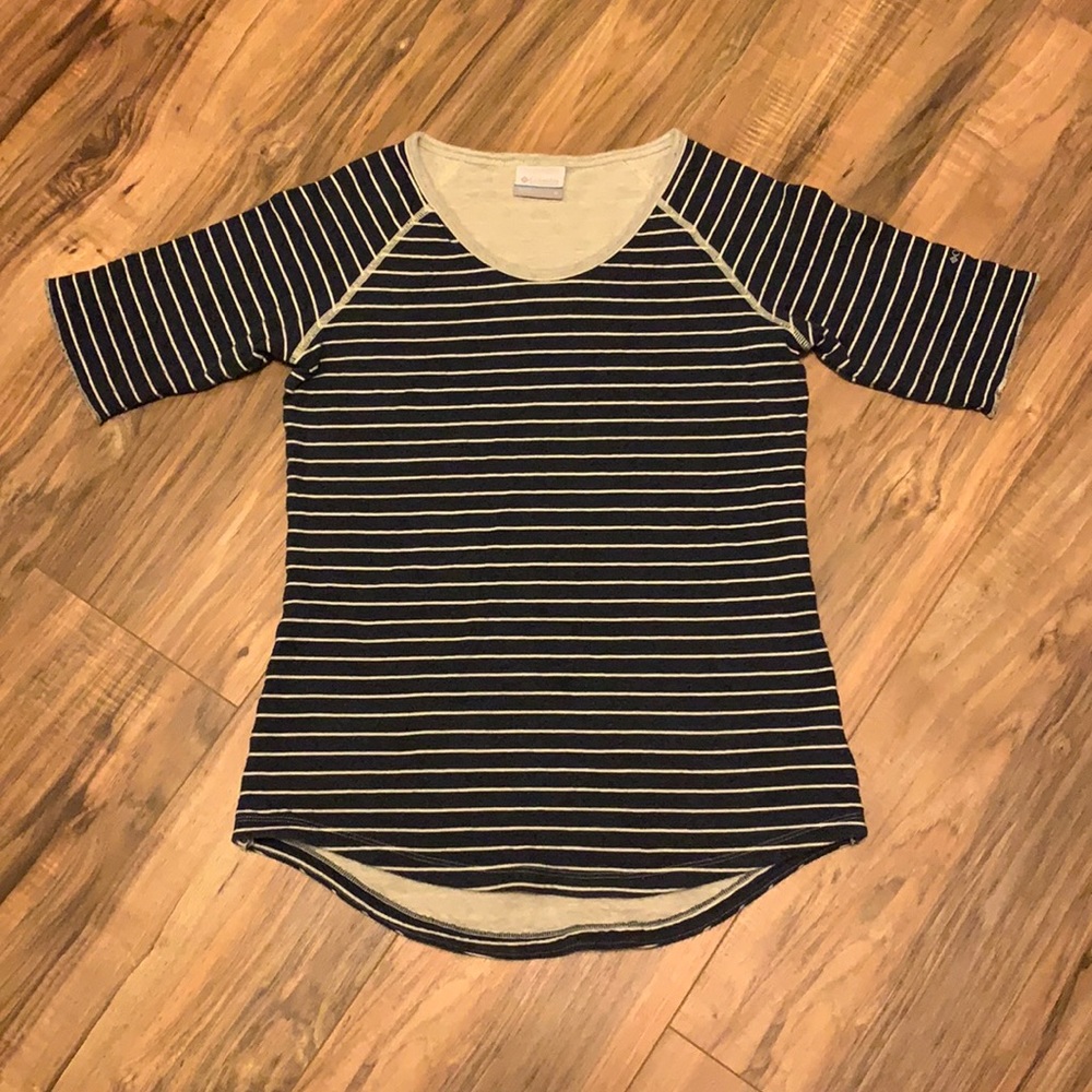 Columbia Winter Adventure Short-Sleeve Stripe T-shirt size M